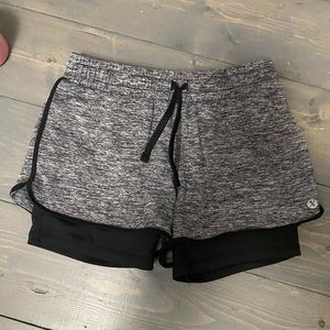5/$20 💰 Xersion shorts